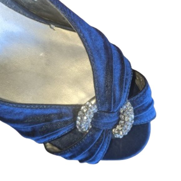 Blue Fabric Heeled Dressed Shoes Pumps Size 6.5  NEW NWOT - Picture 2 of 8